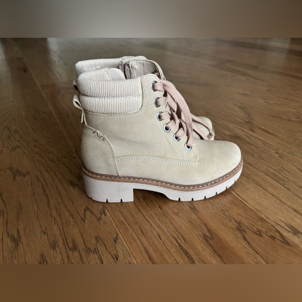 Cupcake Couture Women’s Hiking Boots size 2